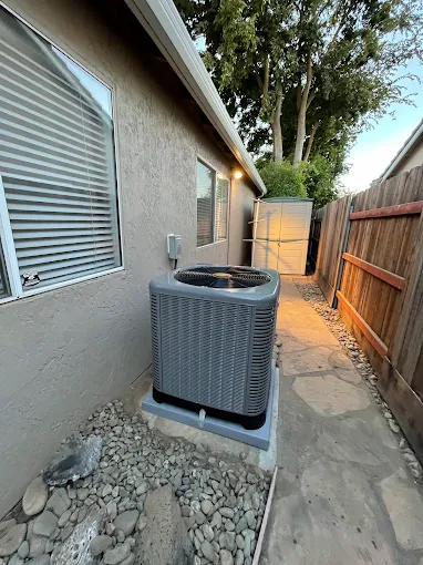 Heat pump installation in Stevinson, CA backyard