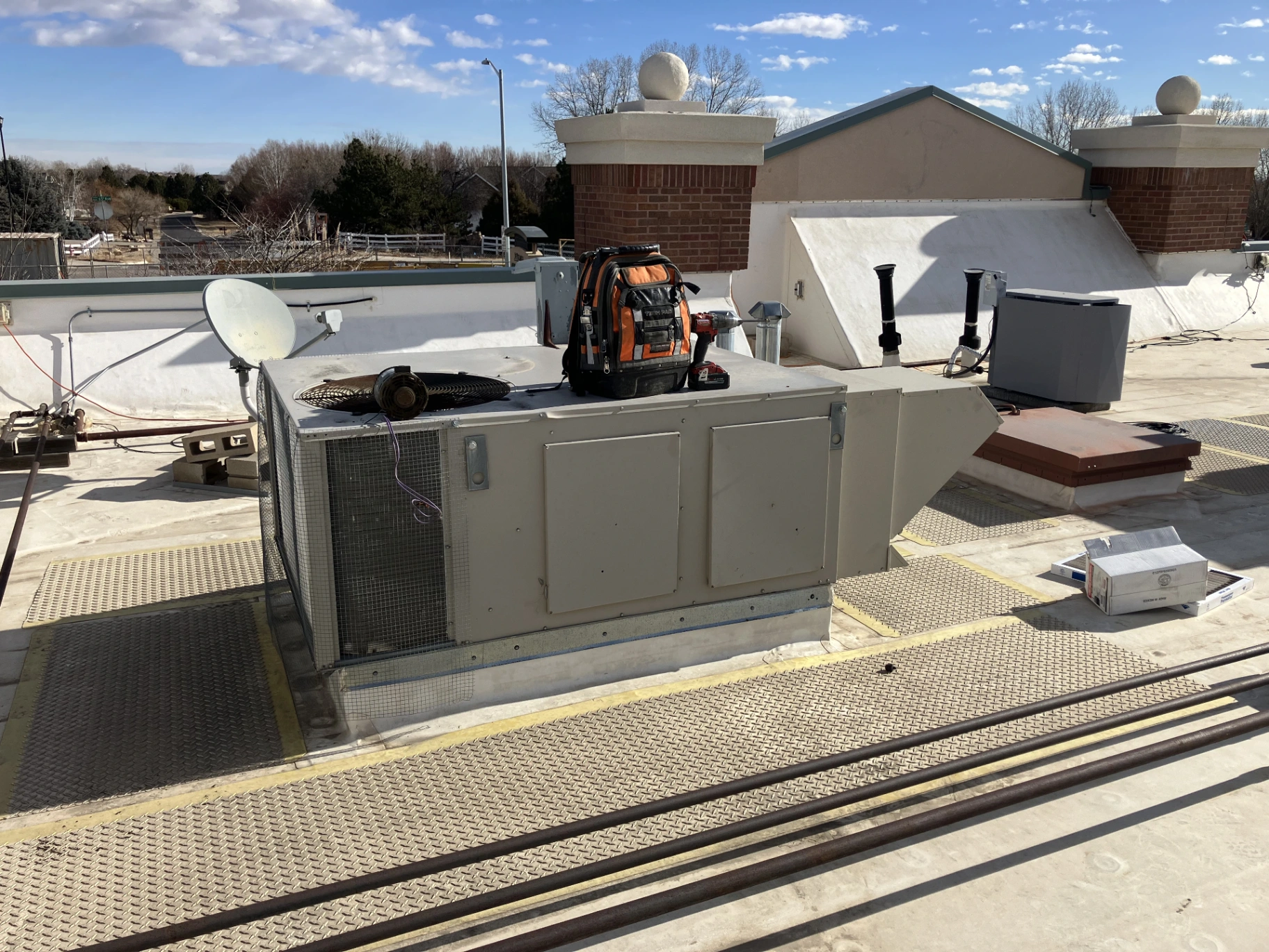 Commercial rooftop HVAC unit maintenance and repair service